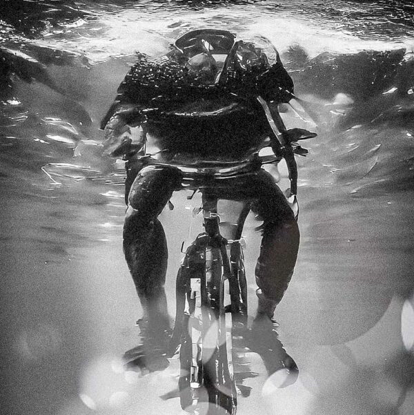 cycliste en piscine